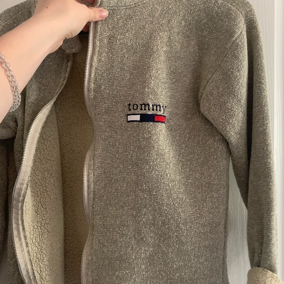 🌸 Tommy Hilfiger sweater - Picture 2 of 2